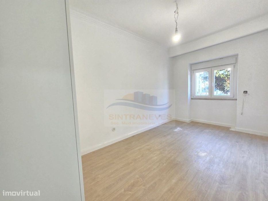 Fantástico T2 com varanda e Sala dupla totalmente remodelado 1. and...