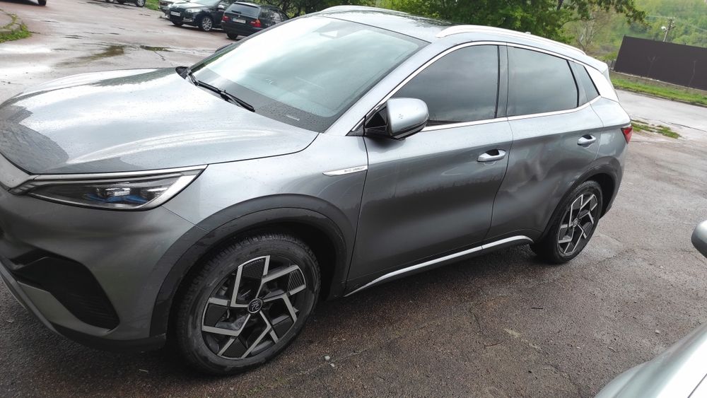 електромобіль  byd yuan plus flagship