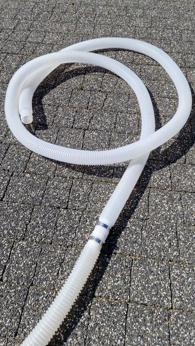 Dwie złączki do węży basenowych 32 mm z zaciskami mocującymi