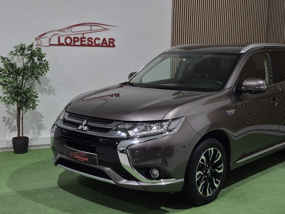 Mitsubishi Outlander 2.0PHEV 4WD - 100.000KM | GARANTIA | NACIONAL - Hibrido Plug-in