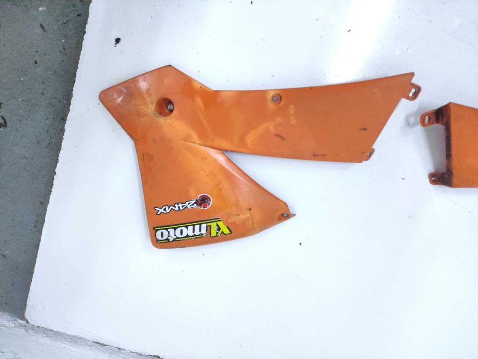 KTM 520 Sx,525,450 Exc Boczki na zbiornik paliwa Bak owiewki czesci