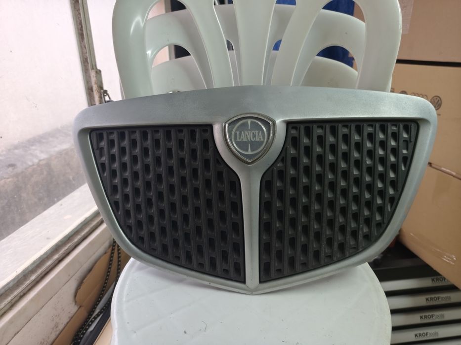 Grelha central Lancia y