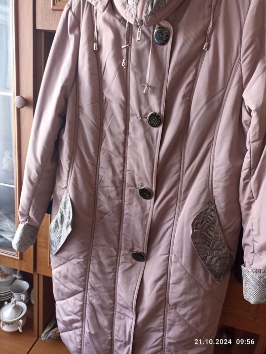 Гарний жіночий плащ пальто