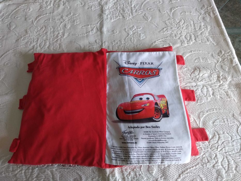 Rara almofada livro da Disney Pixar "Carros", como NOVA!