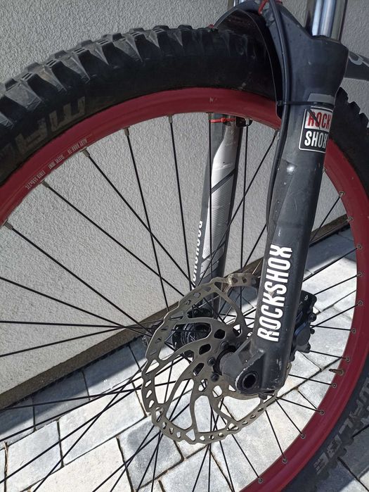 Rower zjazdowy typu Full Mondraker Summum Pro