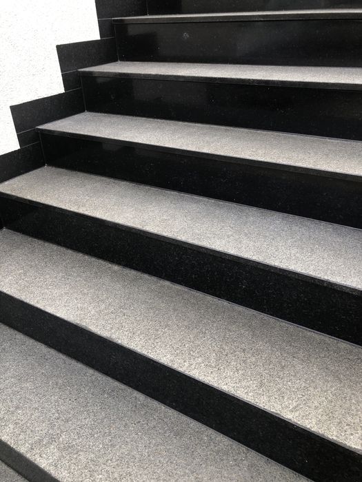 GRANIT G684 Black Pearl stopień kamienny płytka kamienna schody KRK