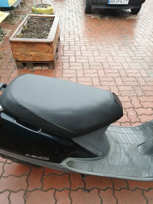 Двомісний японський мопед Honda LEAD AF-20 49см3