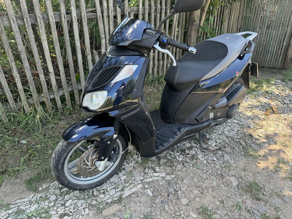Продам мопед скутер априлиа