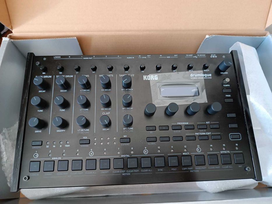 Korg drumlogue Drum machine