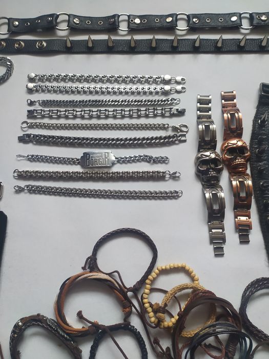 Браслети з шипами різної сталі