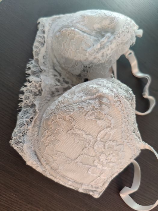 Biały biustonosz hm 75 B