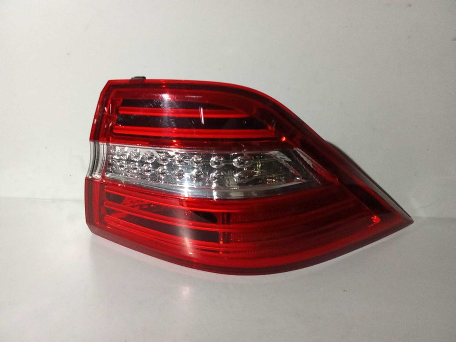 FAROLIM LADO DIREITO MERCEDES ML250 2015