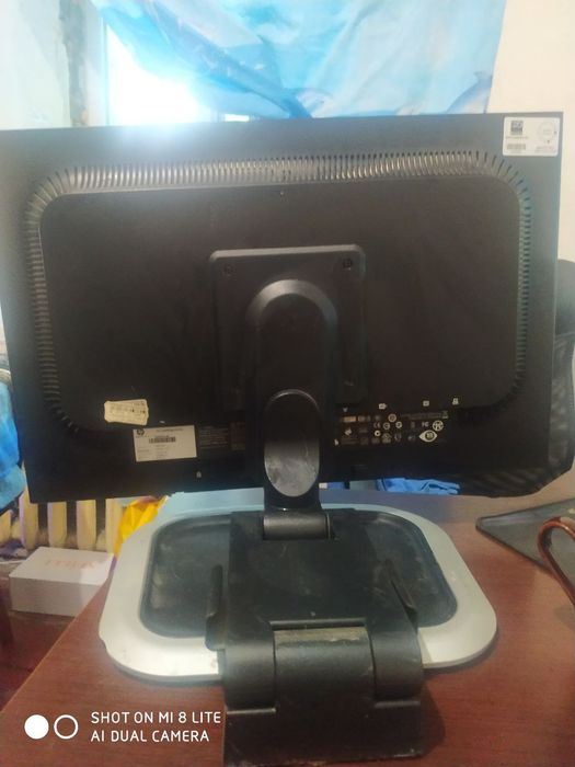 Монитор HP LA2205wg