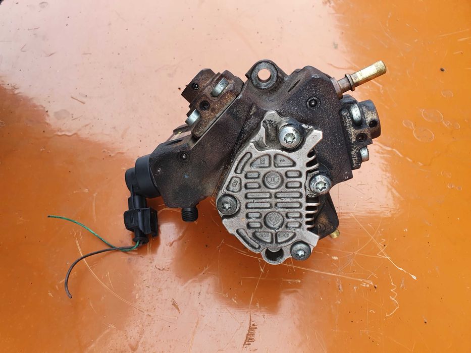 Паливний насос ТНВД Рено Opel Trafic 2.0DCi Bosch H8200690744