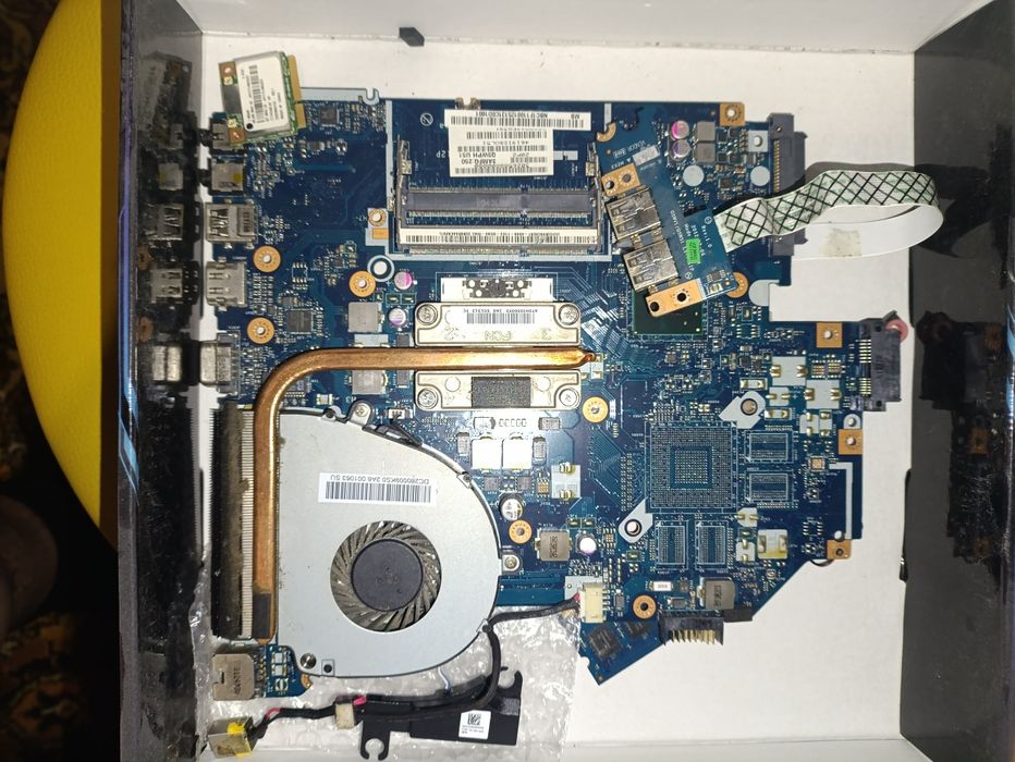 Продам Ноутбук Acer Aspire E1-531 на запчастини