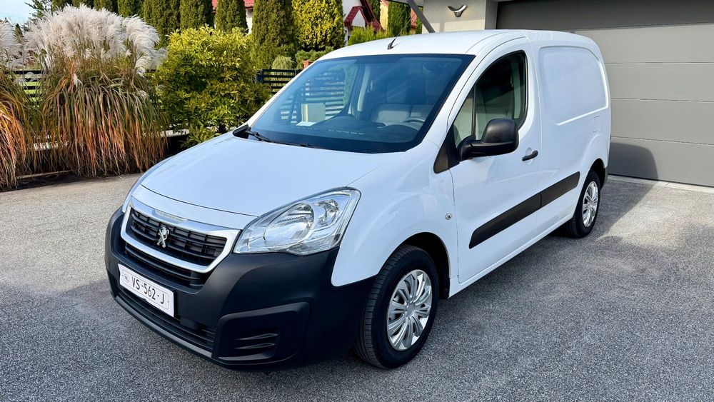Peugeot Partner  Klimatyzacja 3 osobowy Hak