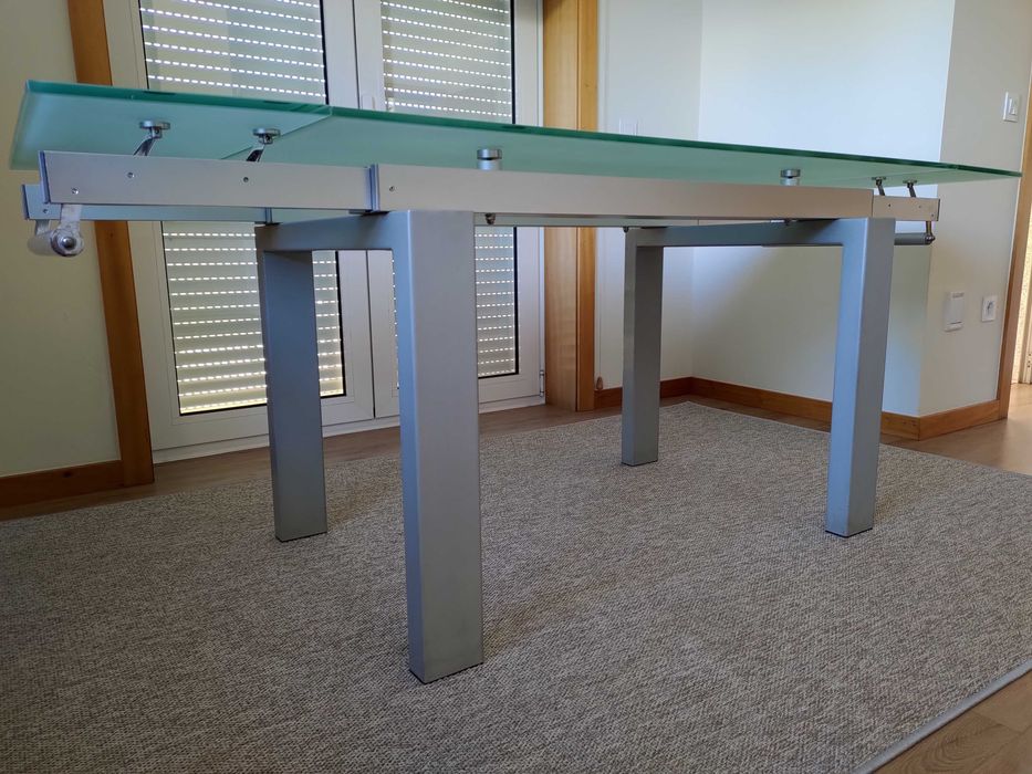 Mesa extensível de jantar em vidro + 4 cadeiras