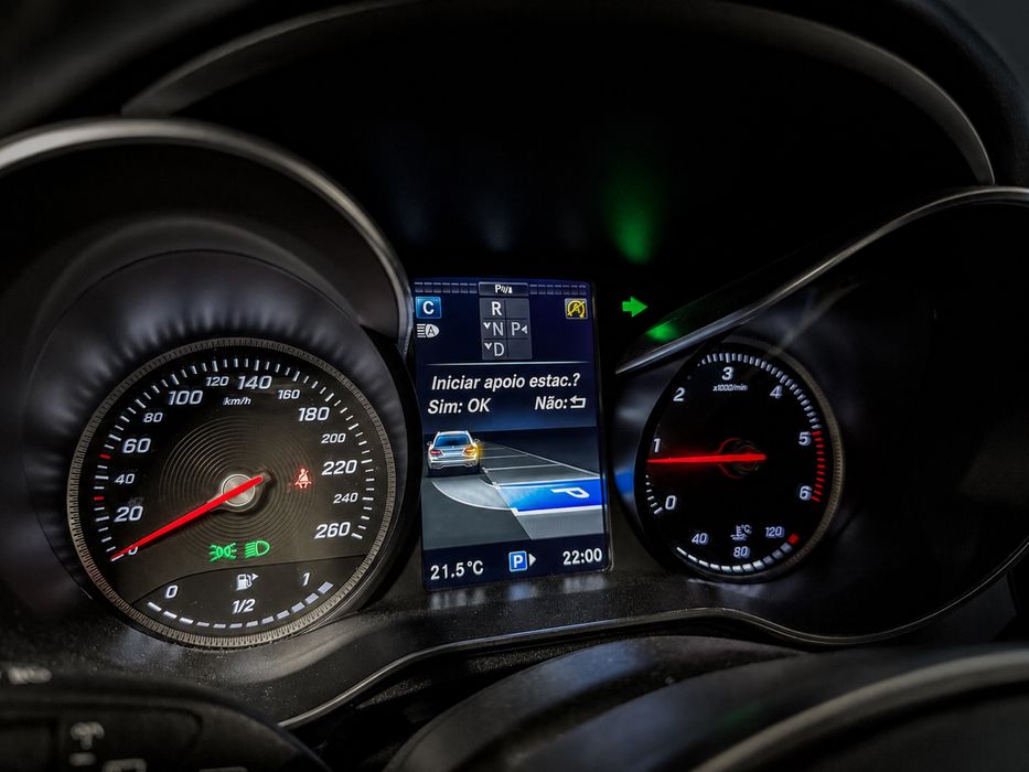 Mercedes-Benz C250d AMG Pack Night (329€ mes)