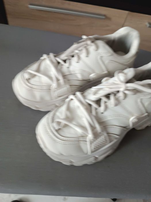 sneakersy białe Sprzedam