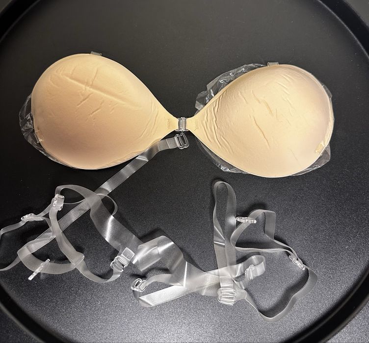 Силіконовий бюстгальтер. На ліпучках.