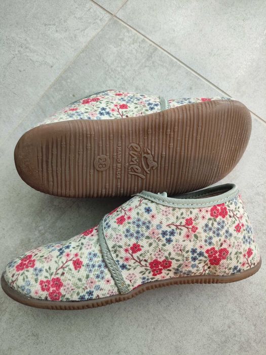 Emel kapcie rozmiar 28 pachnące