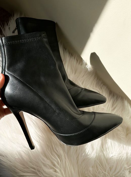 Черевички 38р. ( повністю нові) — 1200 грн