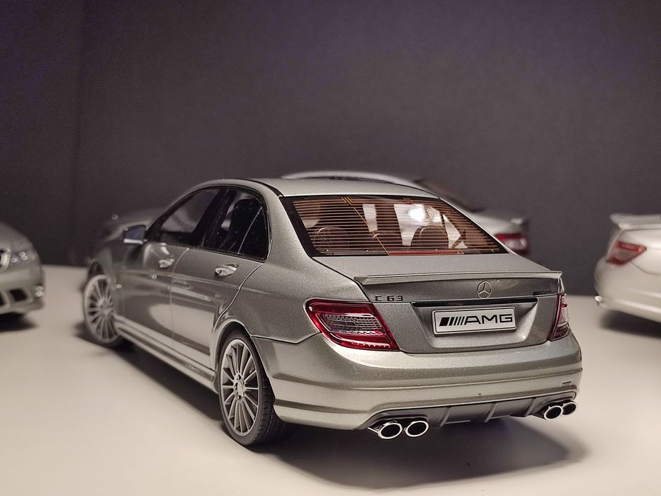 Модель Mercedes-Benz C63 AMG w204 1/18 AutoArt: 10 000 грн