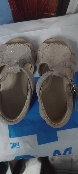 Nr,sandálias creme brilhantes