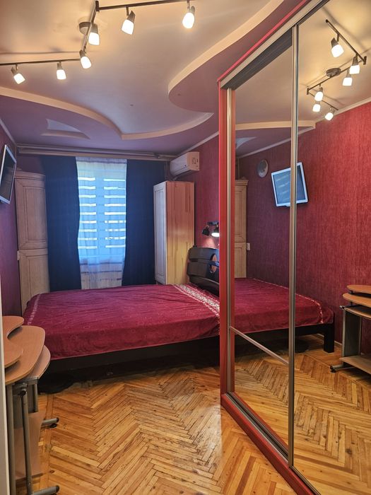 Сдают впервые 2-комнатную квартиру,  метро 5 минут,  23 августа, дом 18