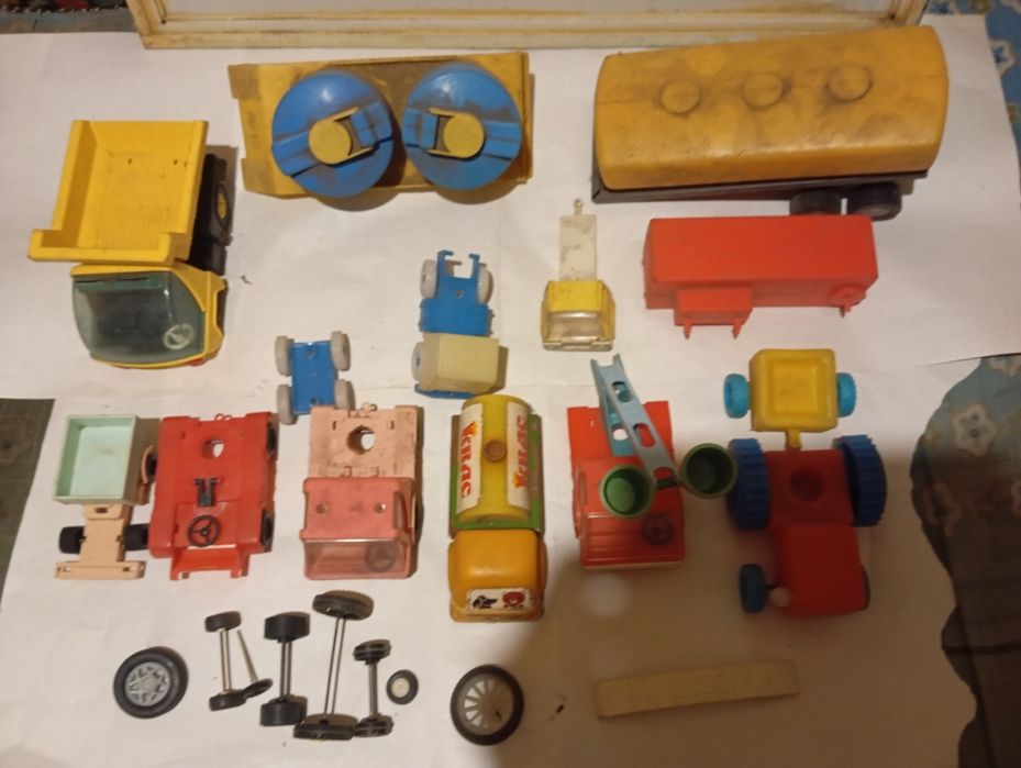 Лот игрушечного транспорта. Под ремонт или запчасти.