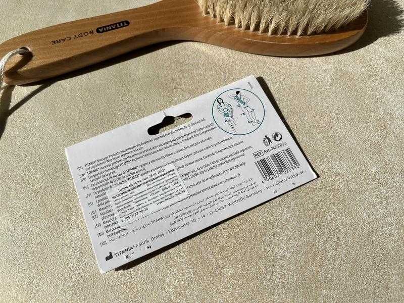 Дерев'яна щітка із натуральної щетини для сухого масажу 26 см titania