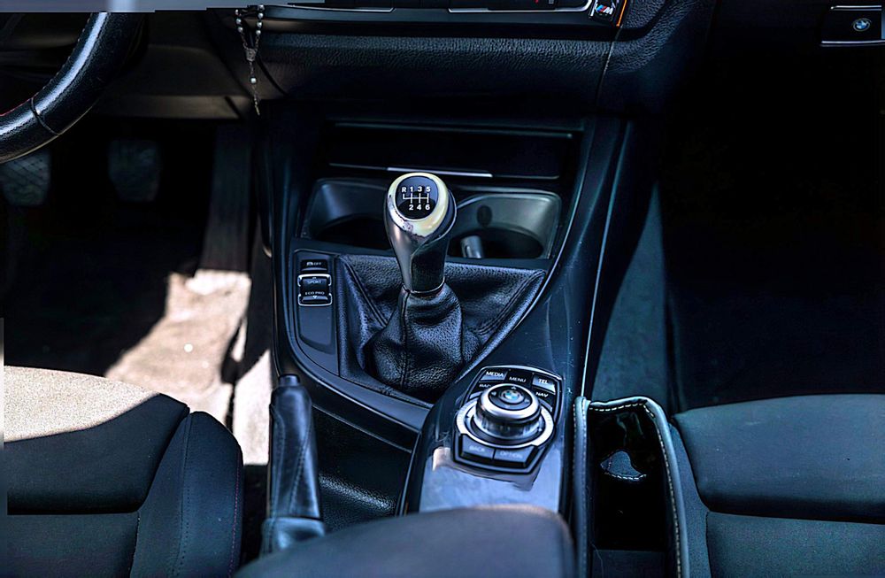 BMW Série 1 118d – 2013 | CarPlay | Sensores | Impecável