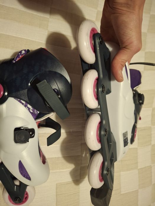 Patins em linha e capacete