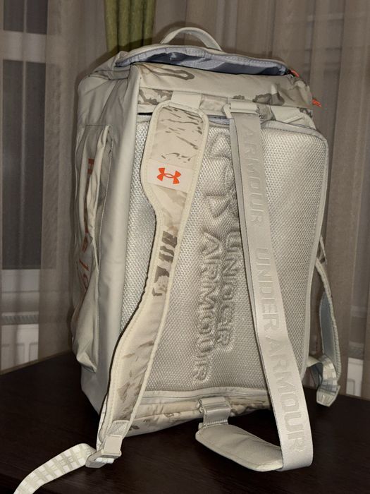 Бежева спортивна сумка-рюкзак UA Contain Duo MD BP Duffle-BRN