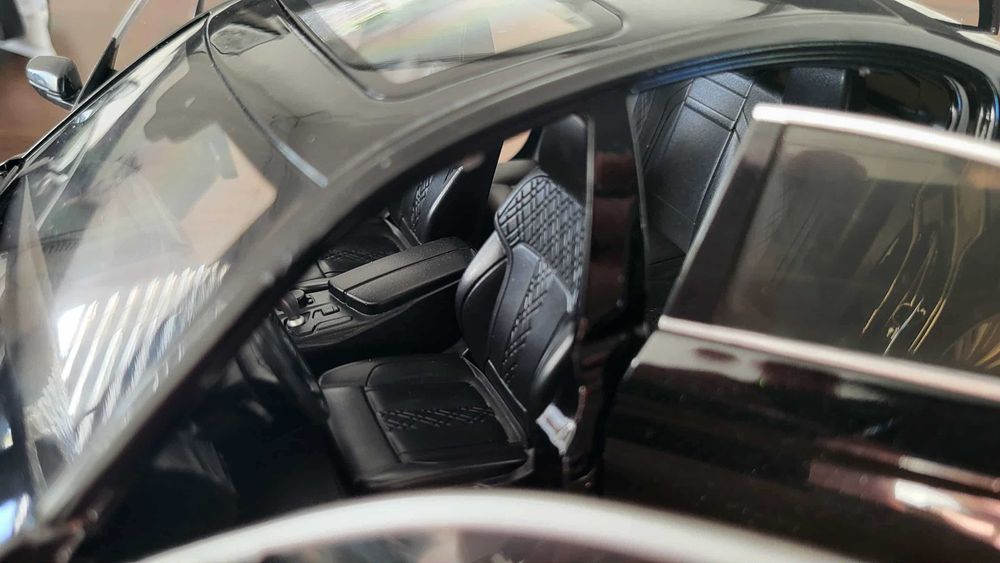 Bmw G30 Lift 1:18 NOWY model wszystkie elementy otwierane