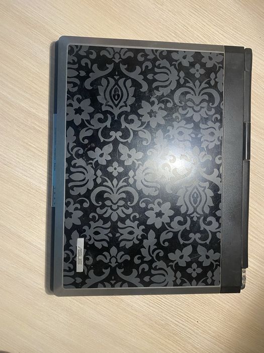 Ноутбук Asus старий