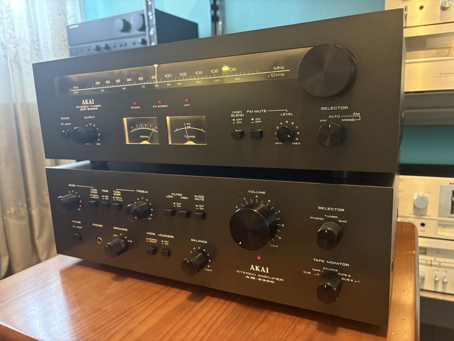 Conjunto Akai Amplificador e Tuner AM-2400 e AT-2400