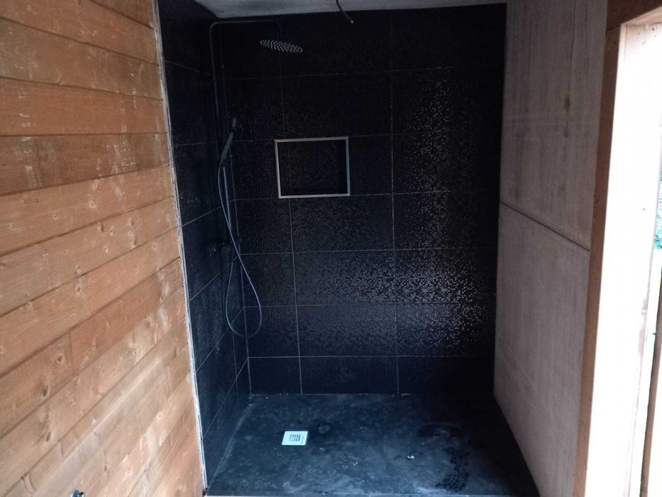 Casa de Madeira com arrumos e WC