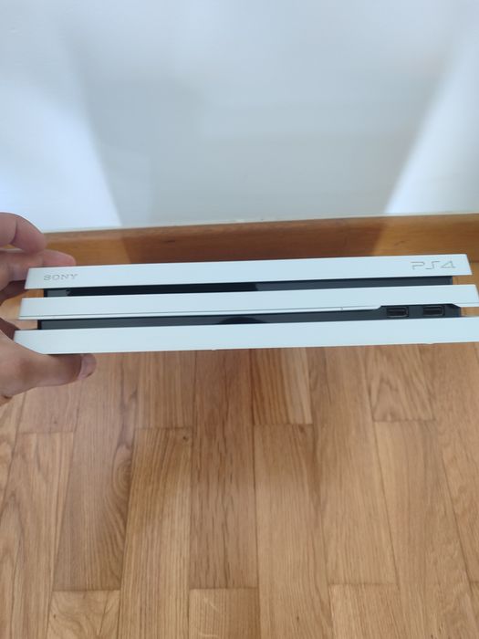 Ps4 pro 1 tb  em excesso estado