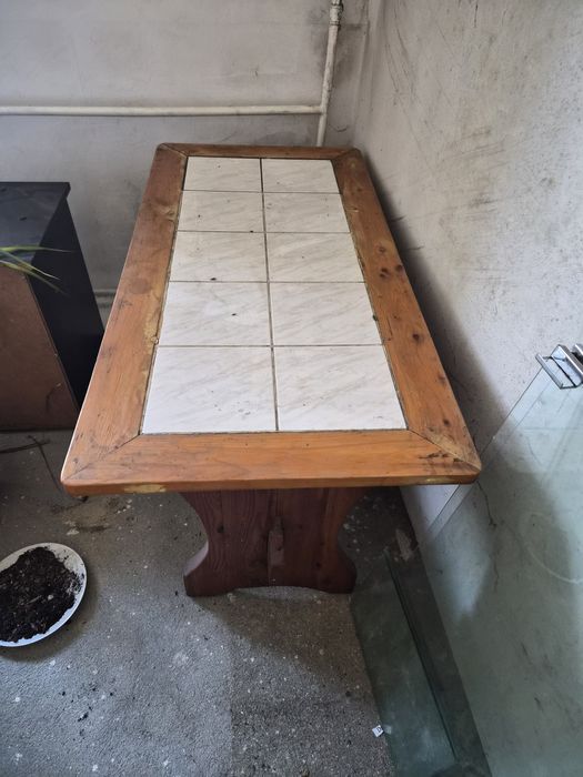 Stare stoły, meblościanki i kanapa ZA DARMO