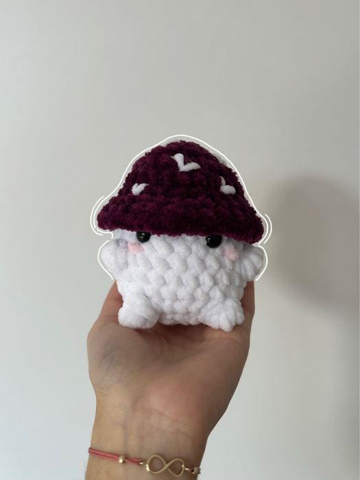 grzybek amigurumi na szydełku