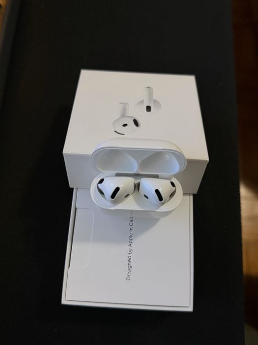 Apple AirPods 4 ANC