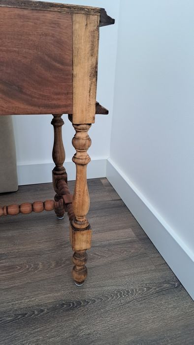 Vendo duas mesas de cabeceira