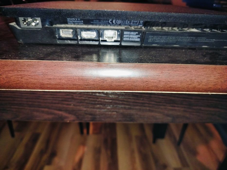Konsola PS4 w zestawie  z padami , grami  i kierownicą