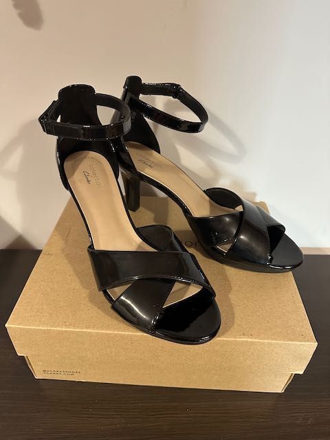Nowe eleganckie sandały Clarks, rozm. 39,5