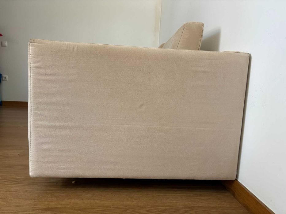 Sofá bege 2 Lugares + Chaise Longue - Conforto e estilo na sala!