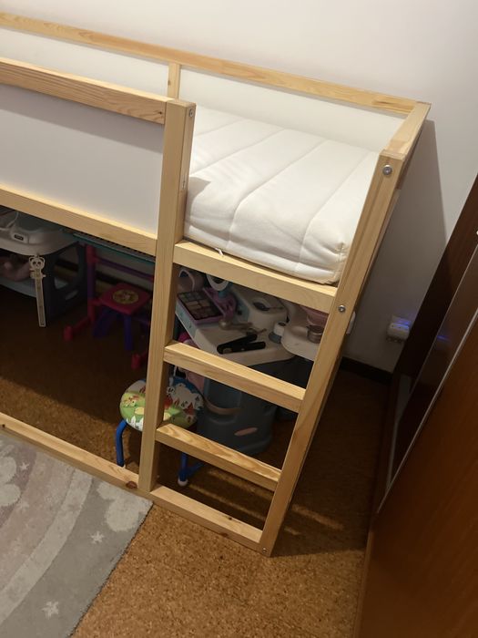 NEGOCIAVÉL Cama Kura ikea