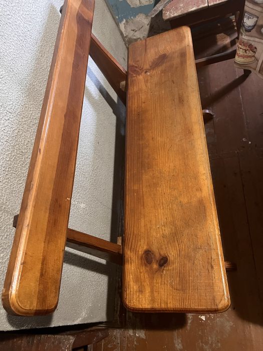 Стіл кухонний та дві лави дерево покрито лаком розмір 100х70