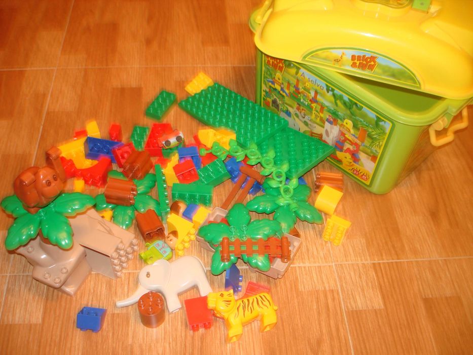 Vendo Balde de Legos da Selva a muito bom preço