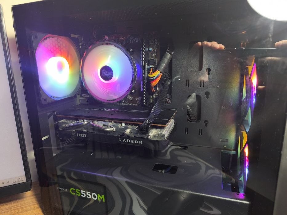 Torre gamer Ryzen 5 2600 RX 5700 com monitor LG